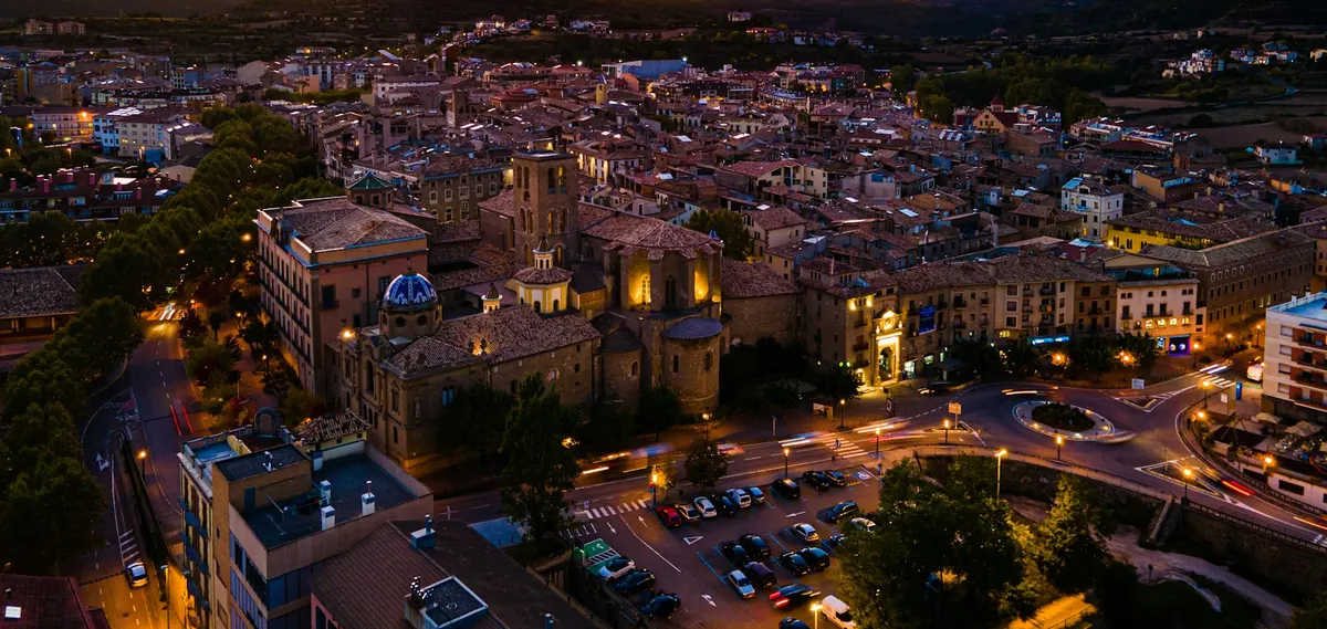 Vista de les teulades i els carrers de Solsona